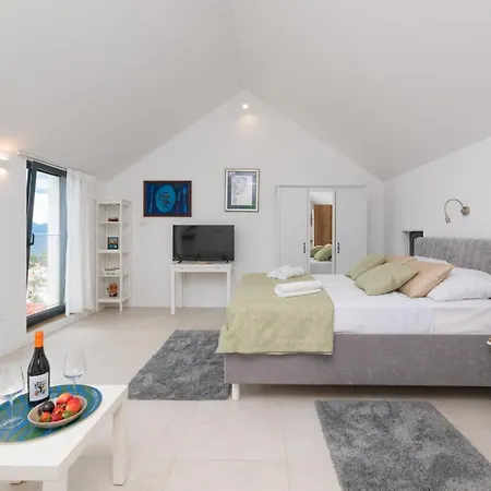 Unique Galerija Sutivan, Brac -pool & Sauna Villa